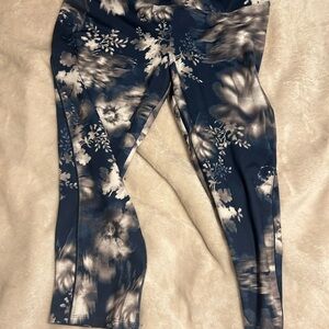 Simply Vera Vera Wang Kids Leggings in Navy and White Floral